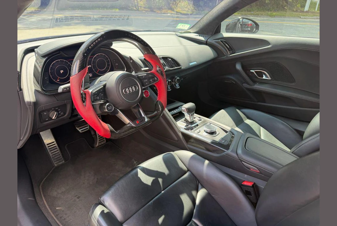 Audi R8, photo 4 of 6