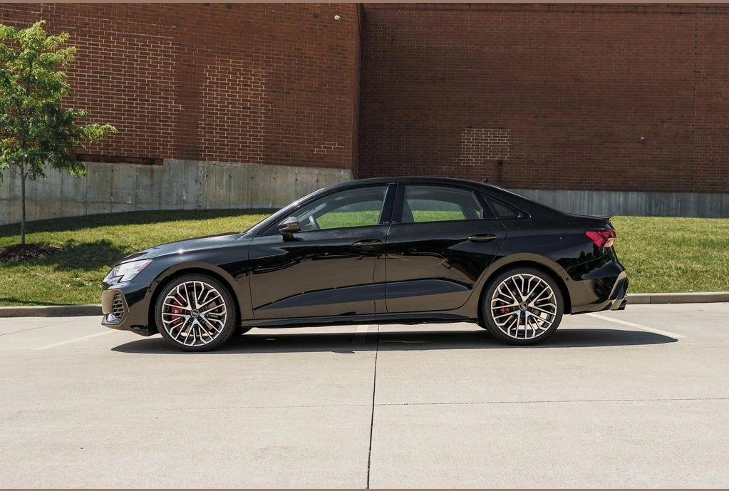 Audi S3, photo 3 of 6
