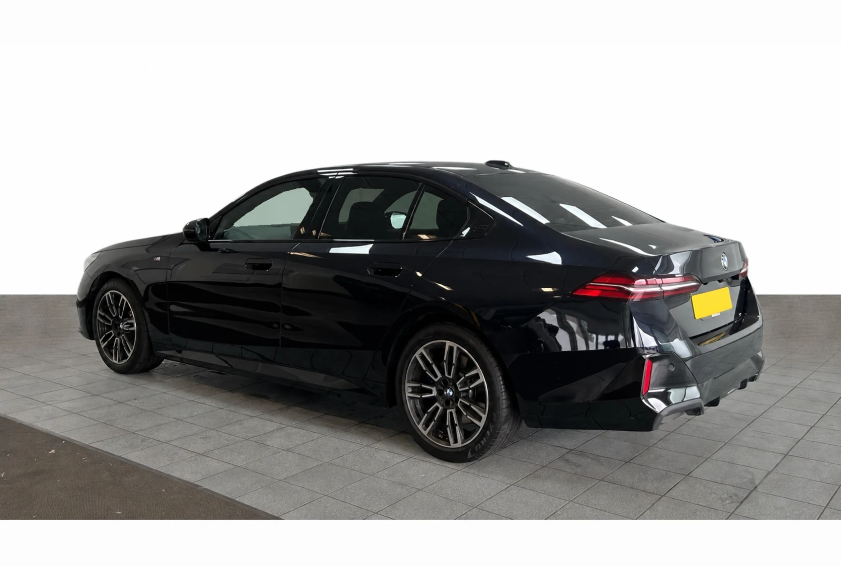 BMW 5 Series, photo 2 of 6
