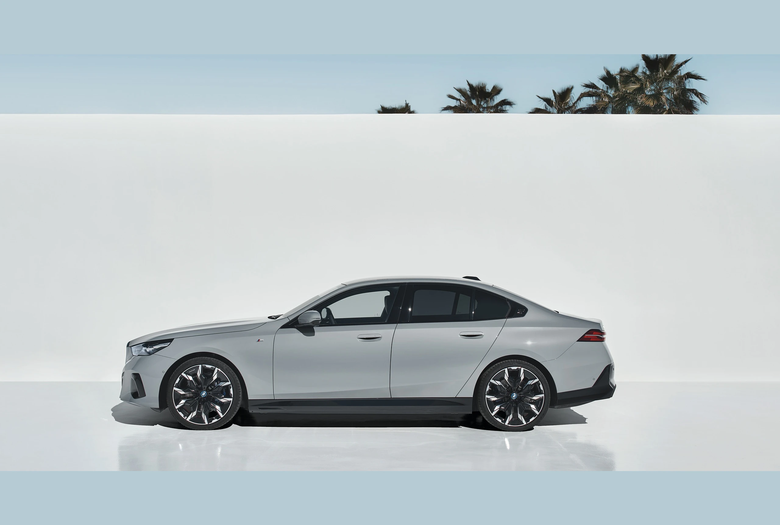 BMW i5, photo 3 of 6