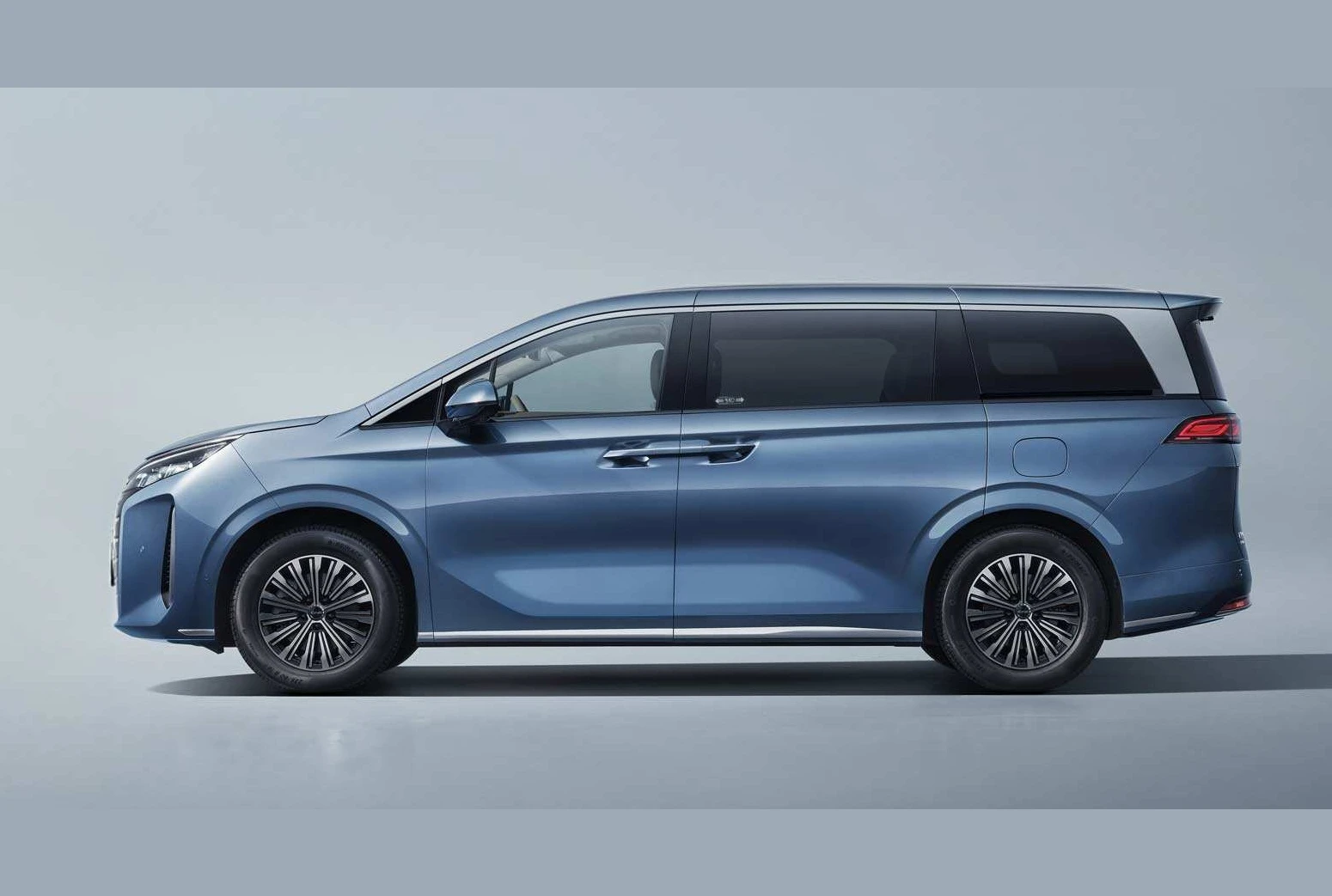 BYD M9, photo 3 of 6