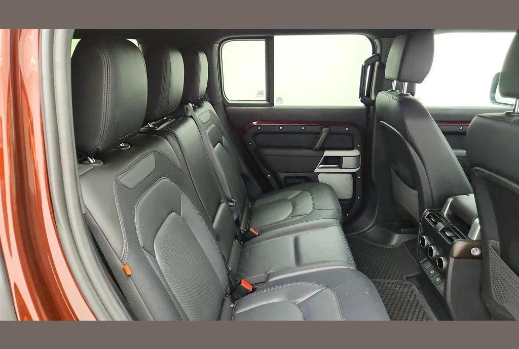 Defender 130, photo 6 of 6