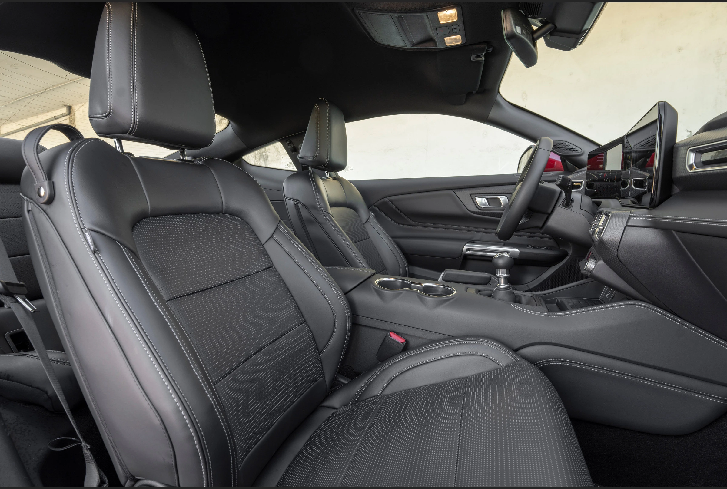 Ford Mustang, photo 5 of 6
