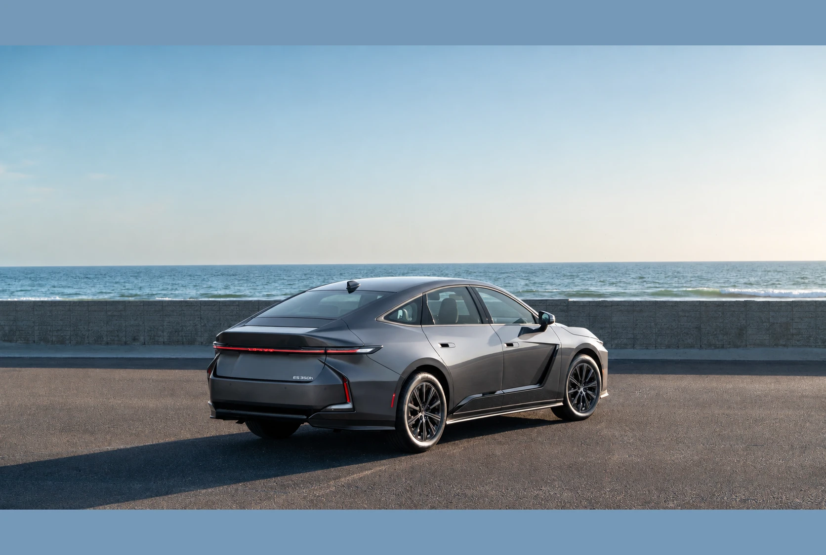 Lexus ES, photo 2 of 6