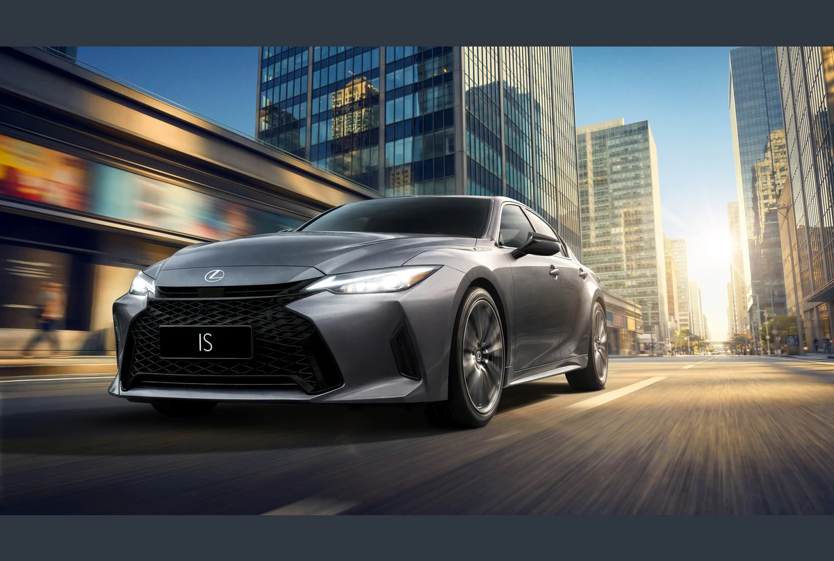 Lexus IS, photo 2 of 6
