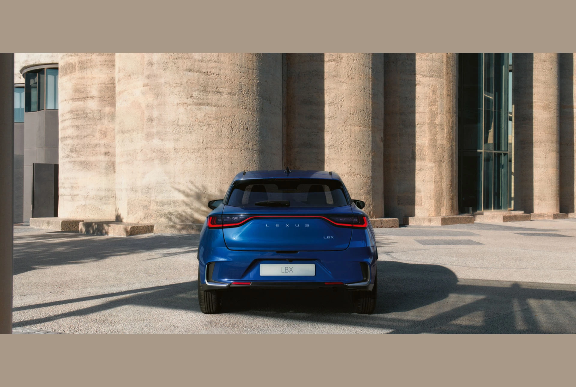 Lexus LBX, photo 3 of 6