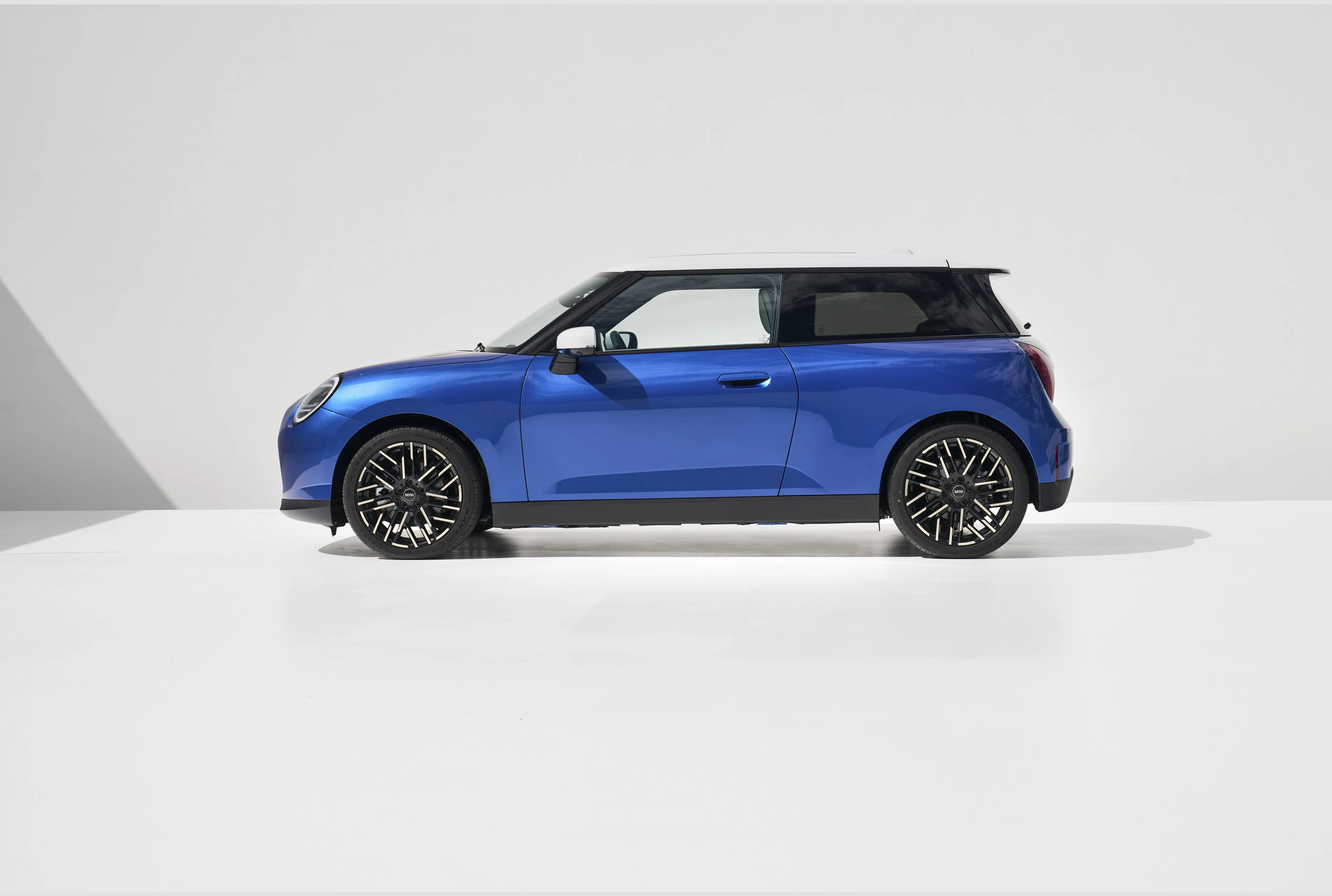 Mini Cooper SE, photo 3 of 6