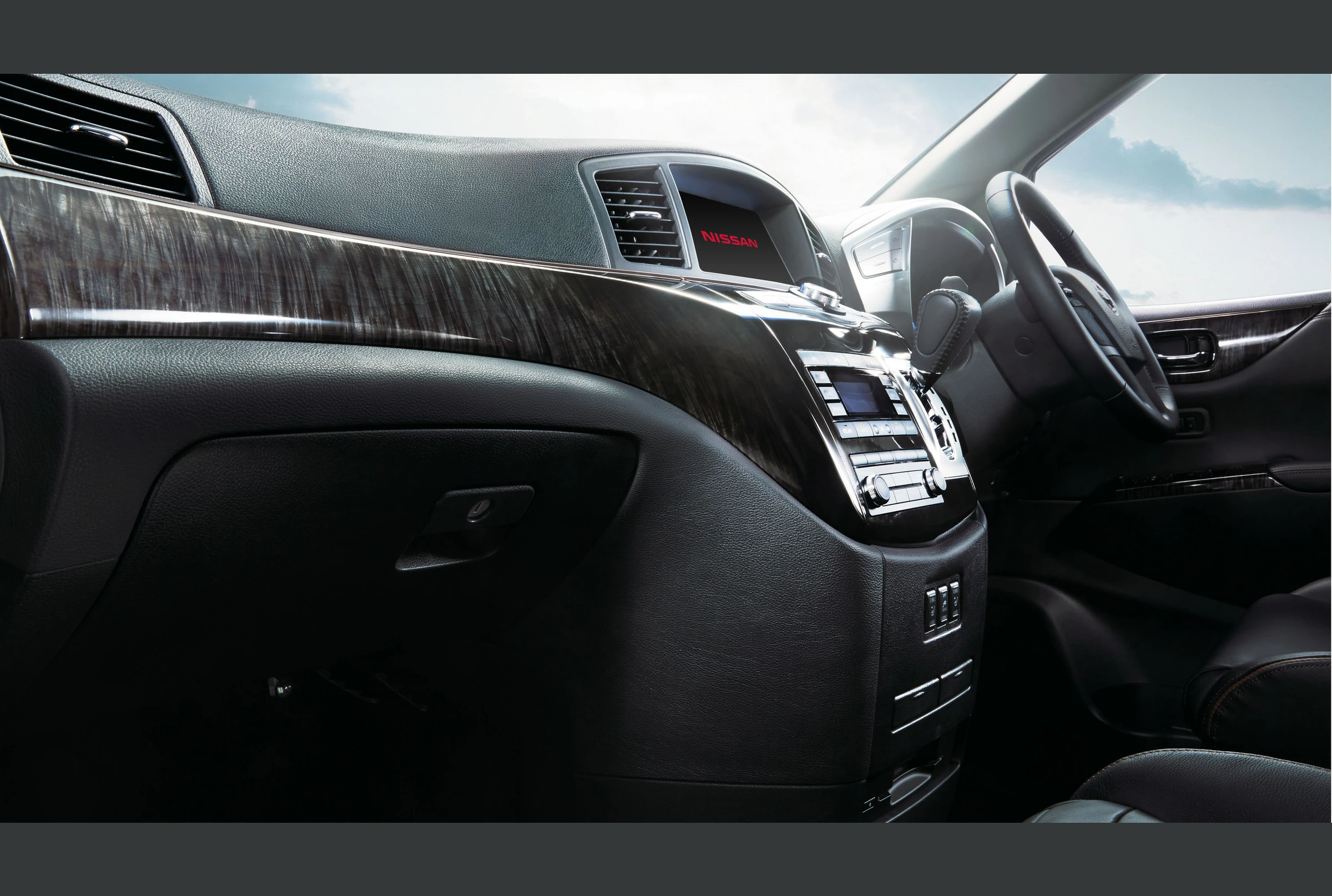 Nissan Elgrand, photo 4 of 6