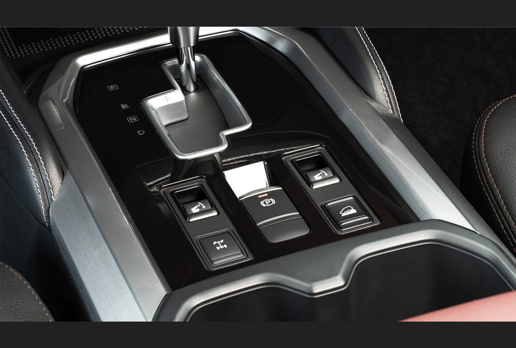 Nissan Terra, photo 5 of 6