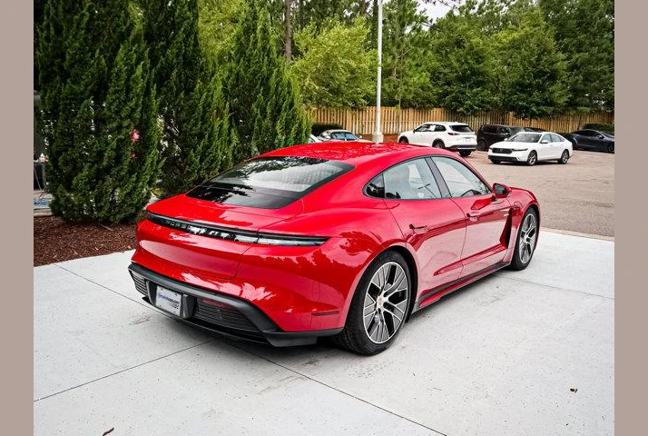 Porsche Taycan, photo 2 of 6