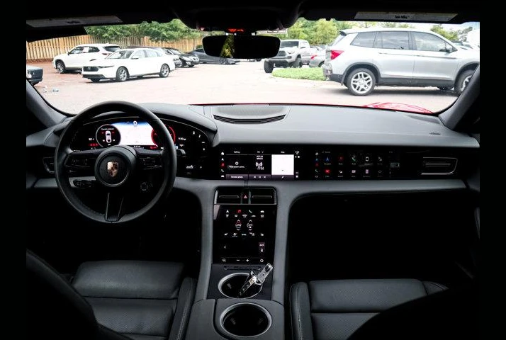 Porsche Taycan, photo 4 of 6