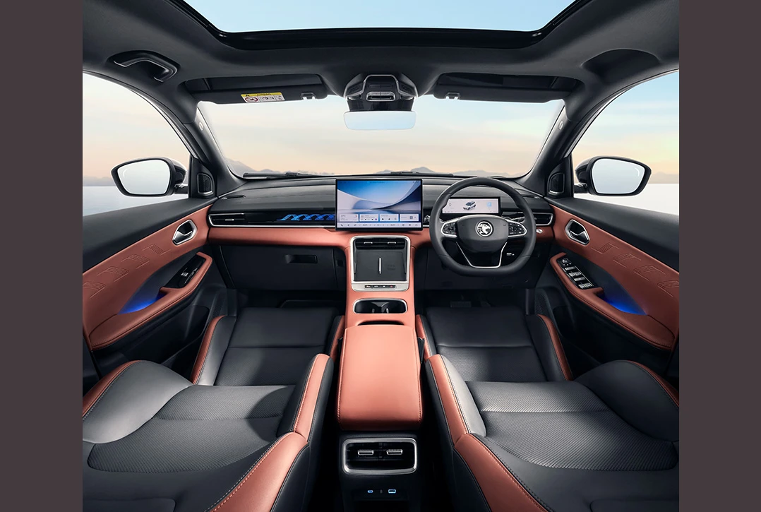 Proton X50, photo 4 of 6