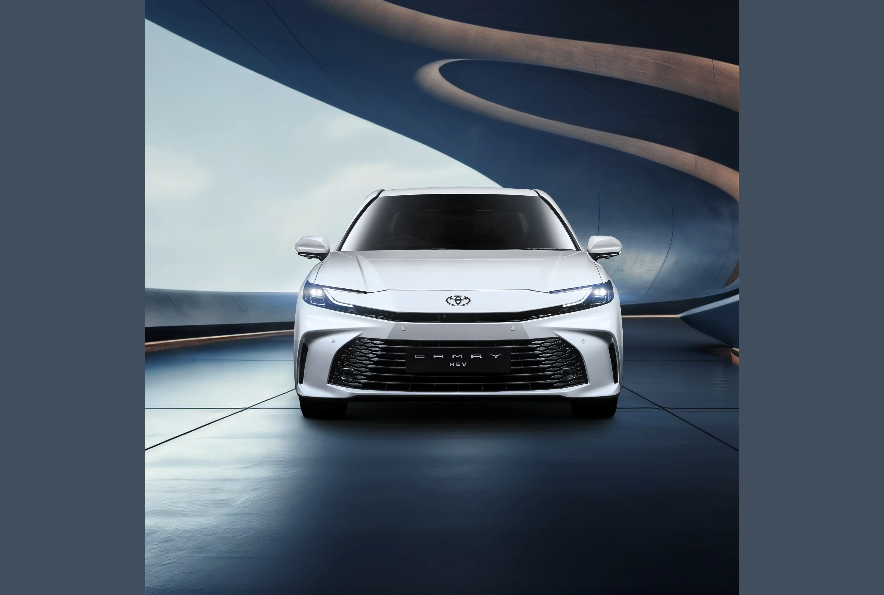Toyota Camry HEV, photo 2 of 6