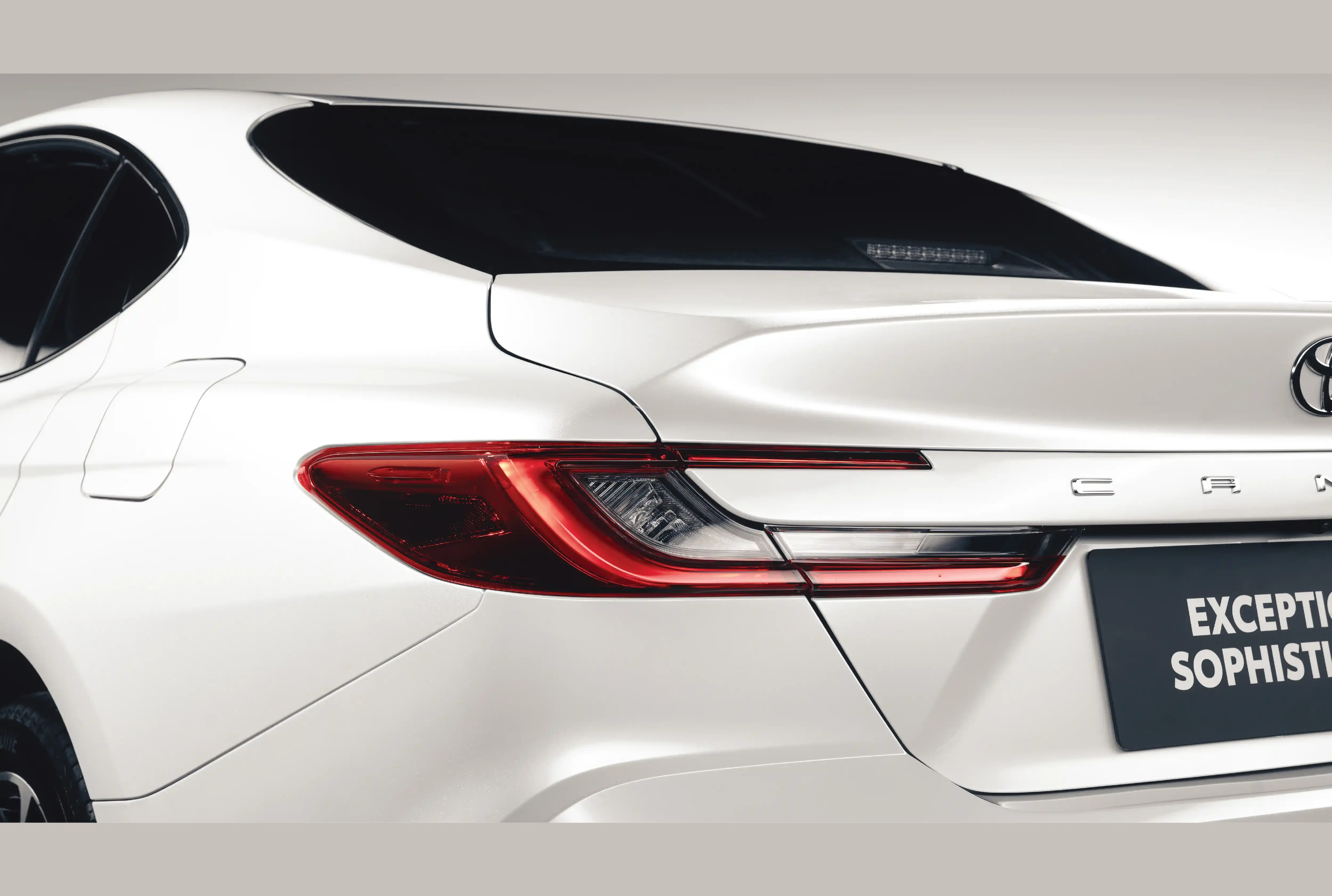 Toyota Camry HEV, photo 3 of 6