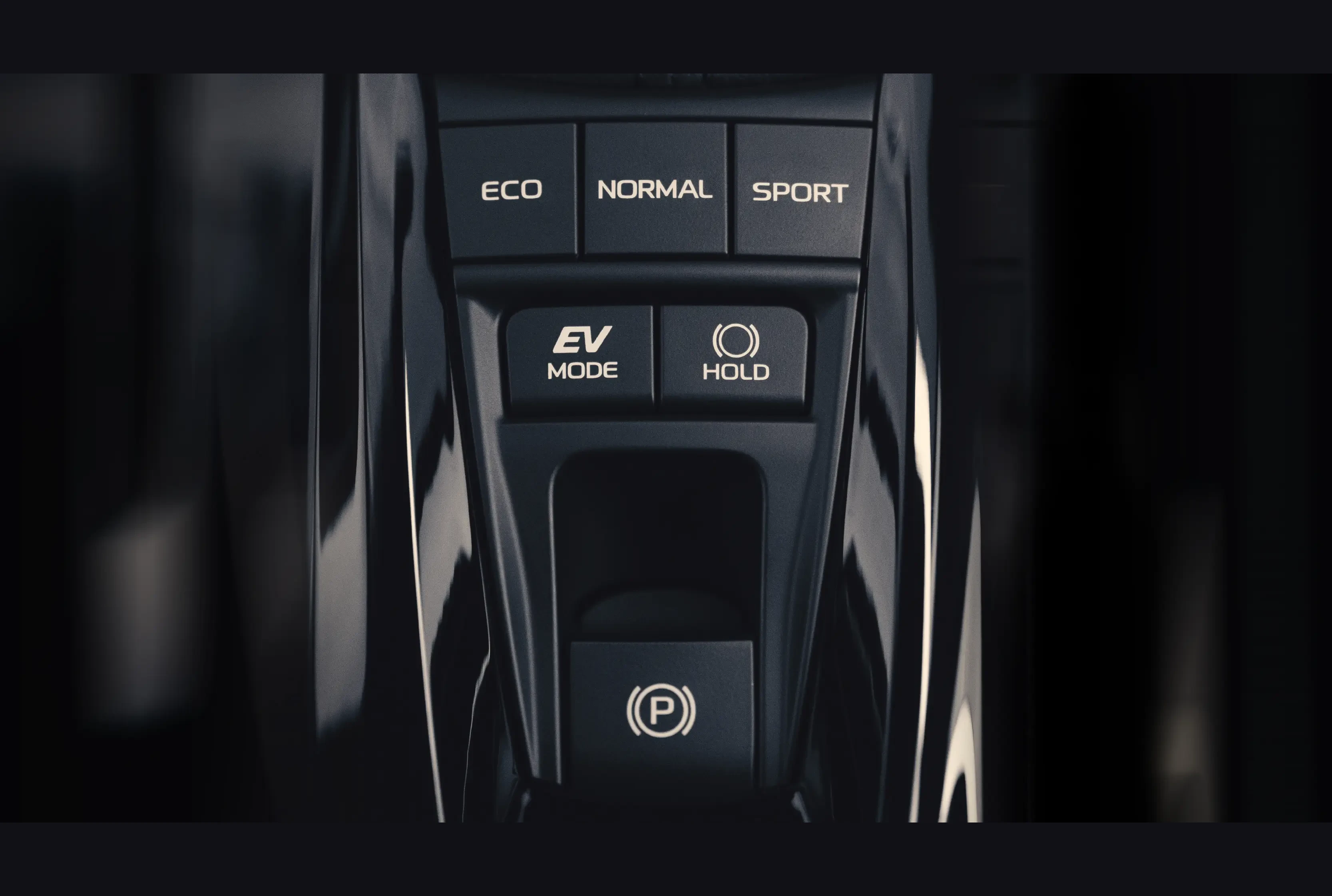 Toyota Camry HEV, photo 6 of 6