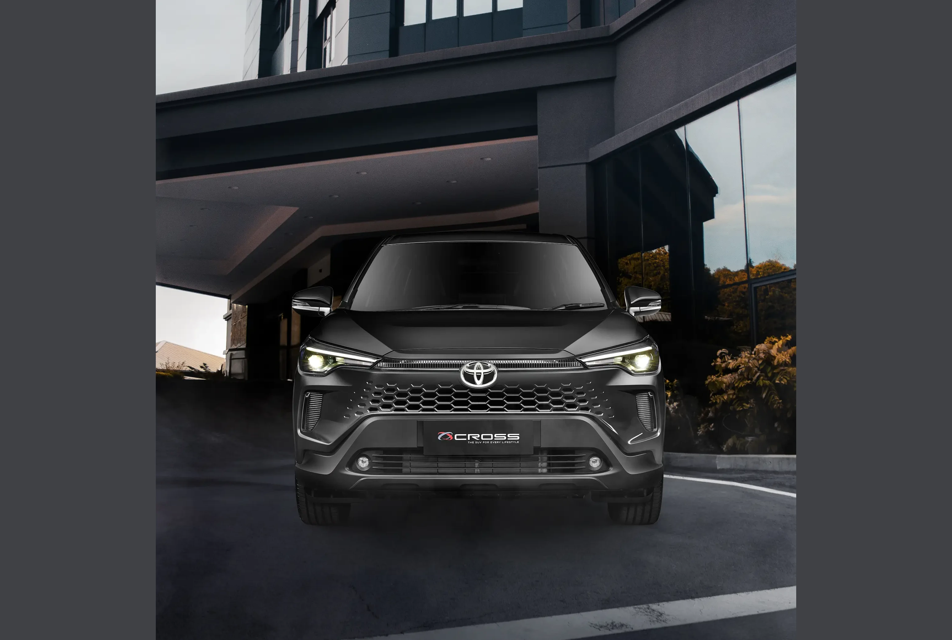 Toyota Corolla Cross Hybrid, photo 2 of 8