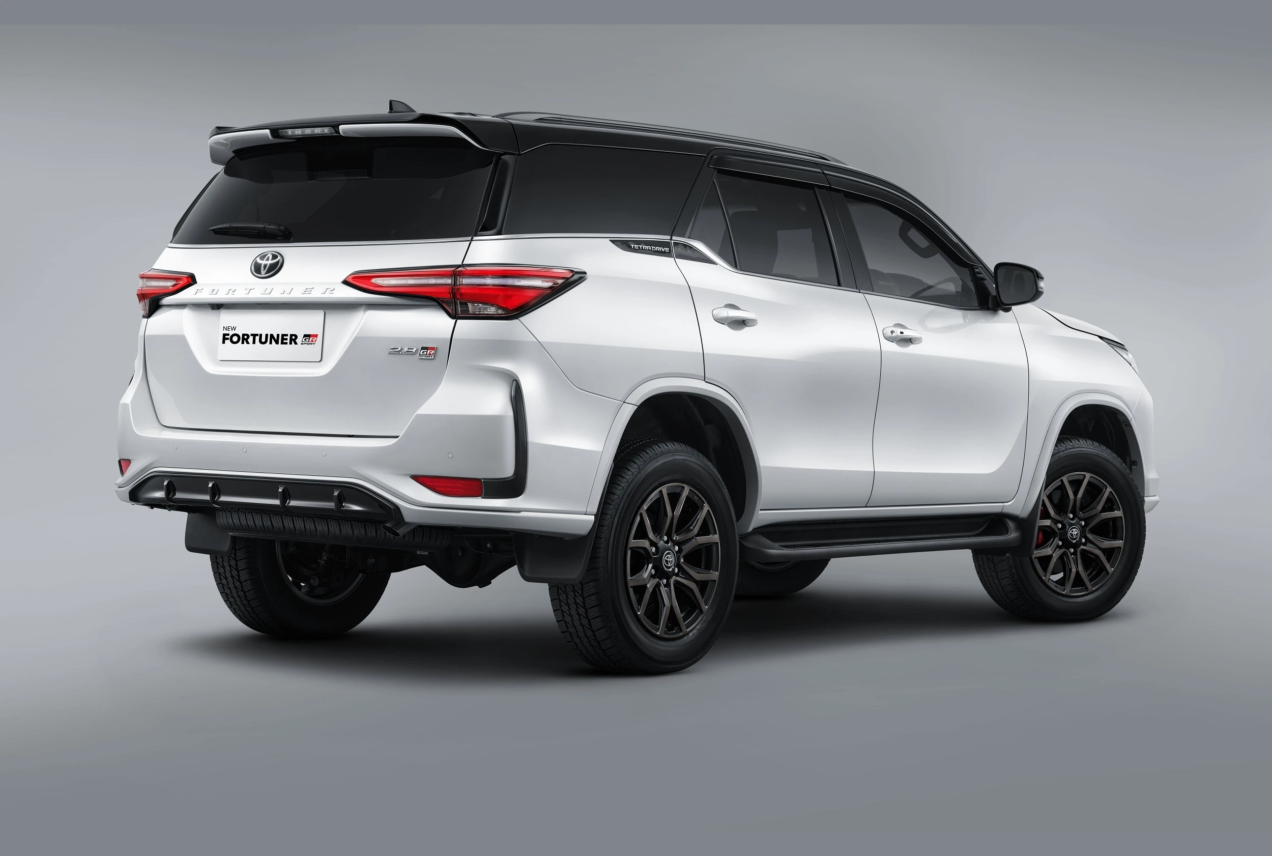 Toyota Fortuner, photo 2 of 6