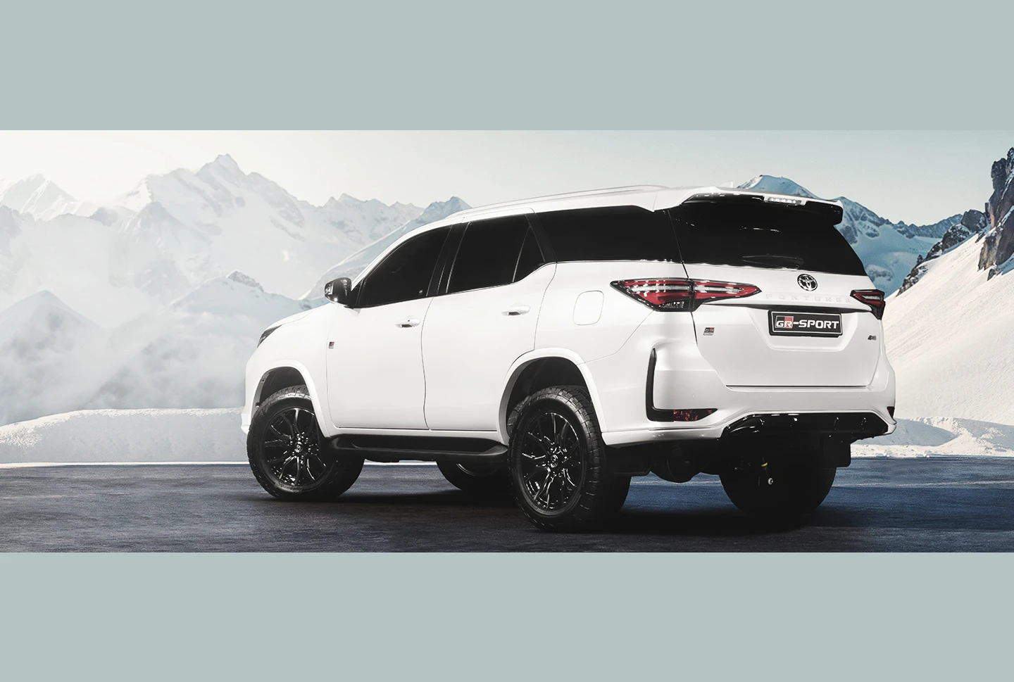 Toyota Fortuner, photo 2 of 6