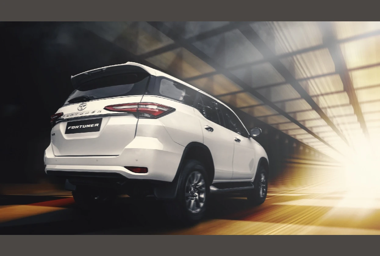 Toyota Fortuner, photo 2 of 6