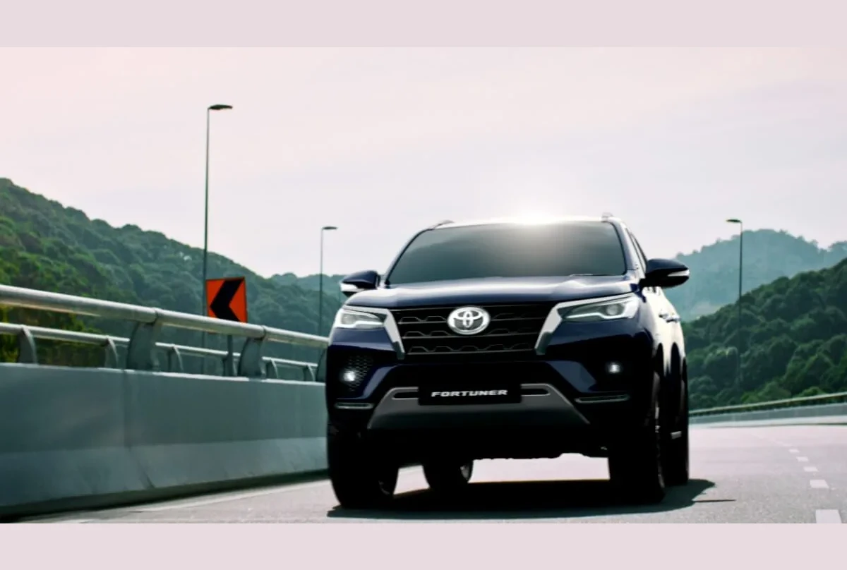 Toyota Fortuner, photo 3 of 6