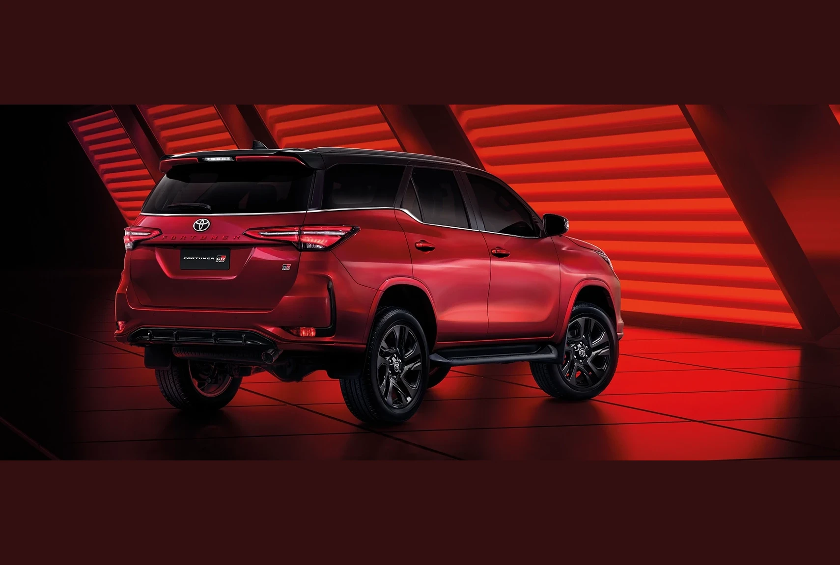 Toyota Fortuner, photo 2 of 6