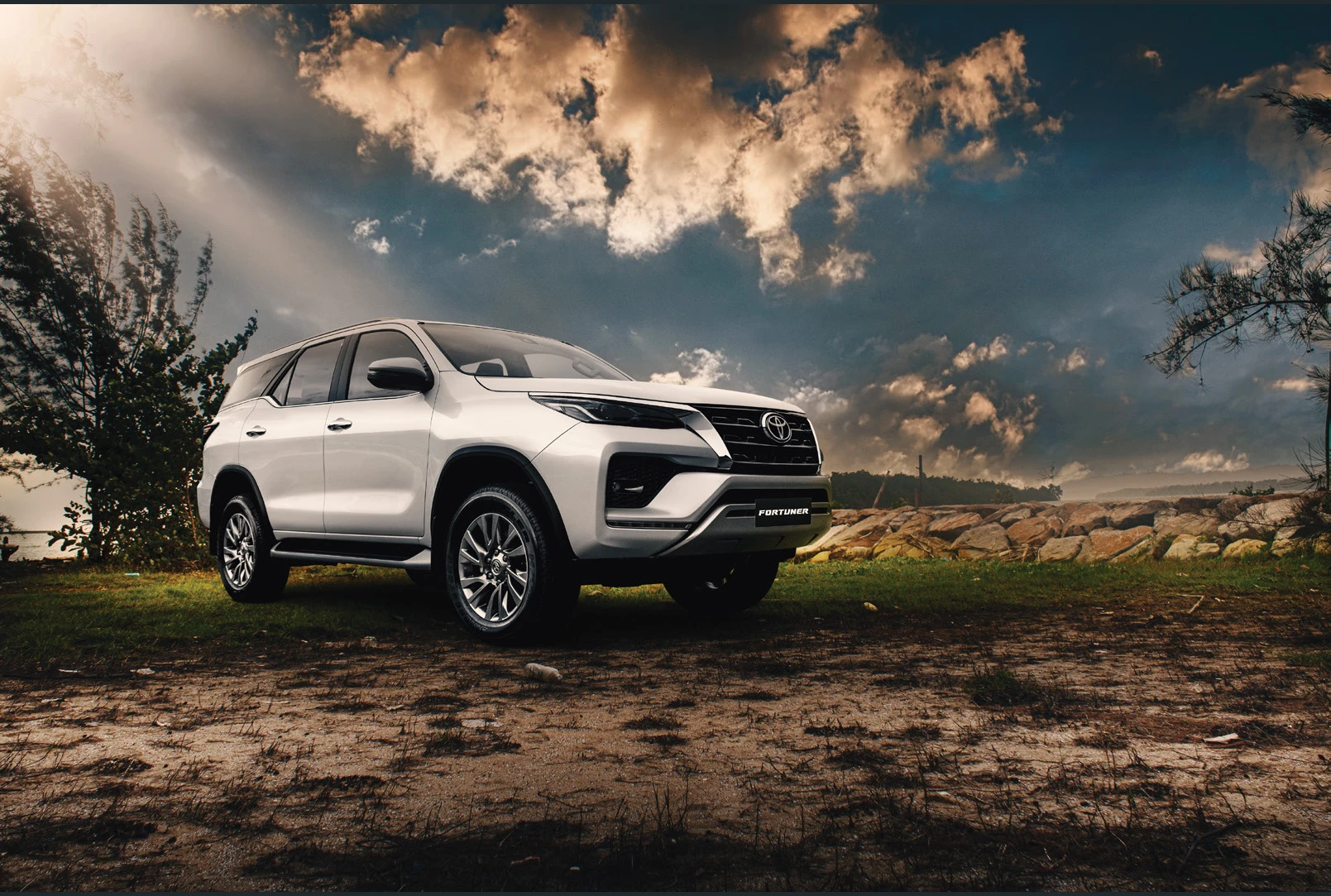 Toyota Fortuner, photo 2 of 6
