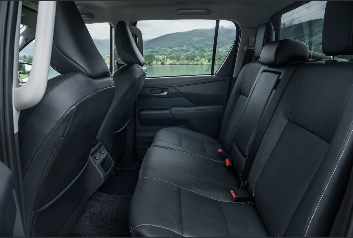 Toyota Hilux, photo 6 of 6