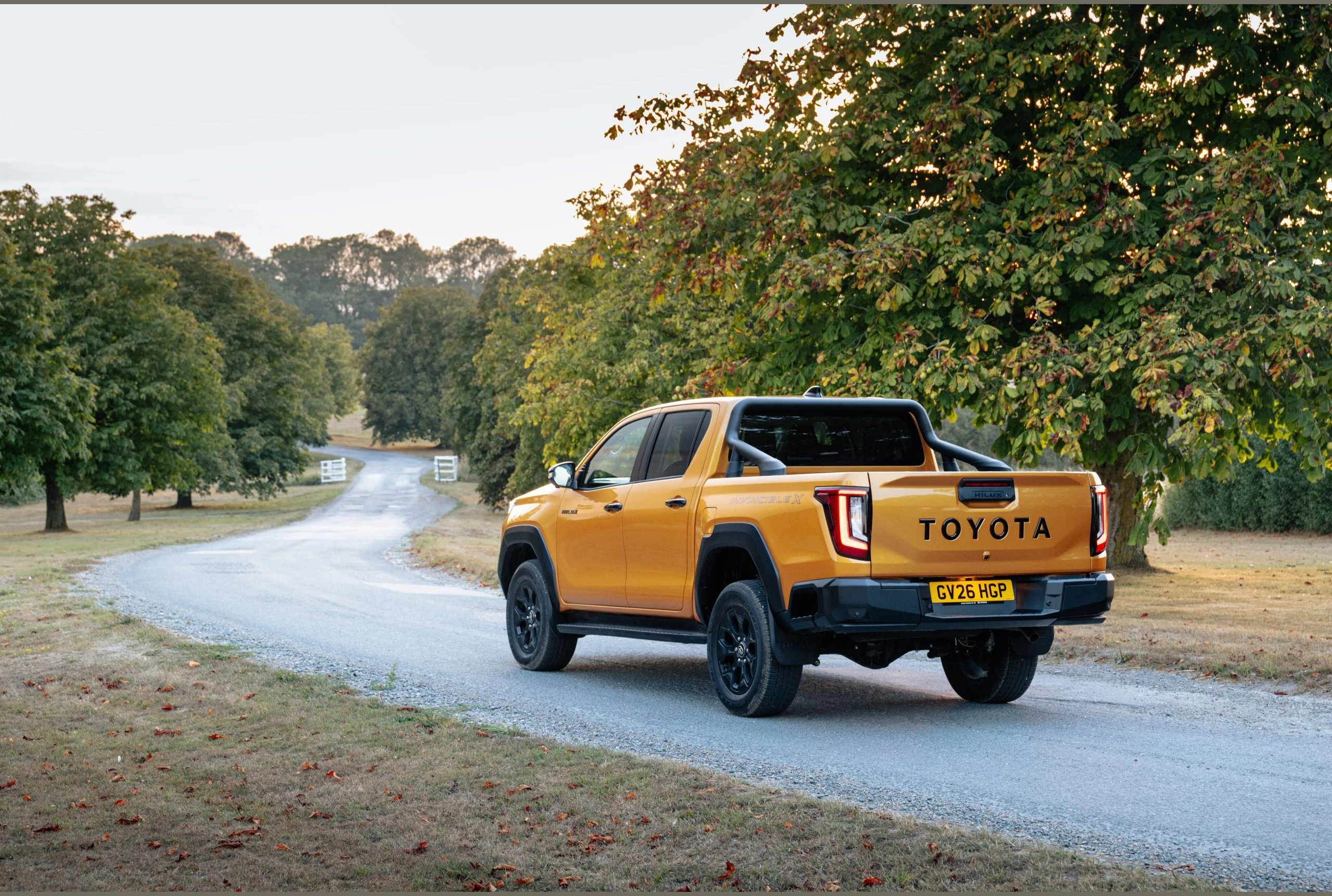 Toyota Hilux, photo 2 of 6