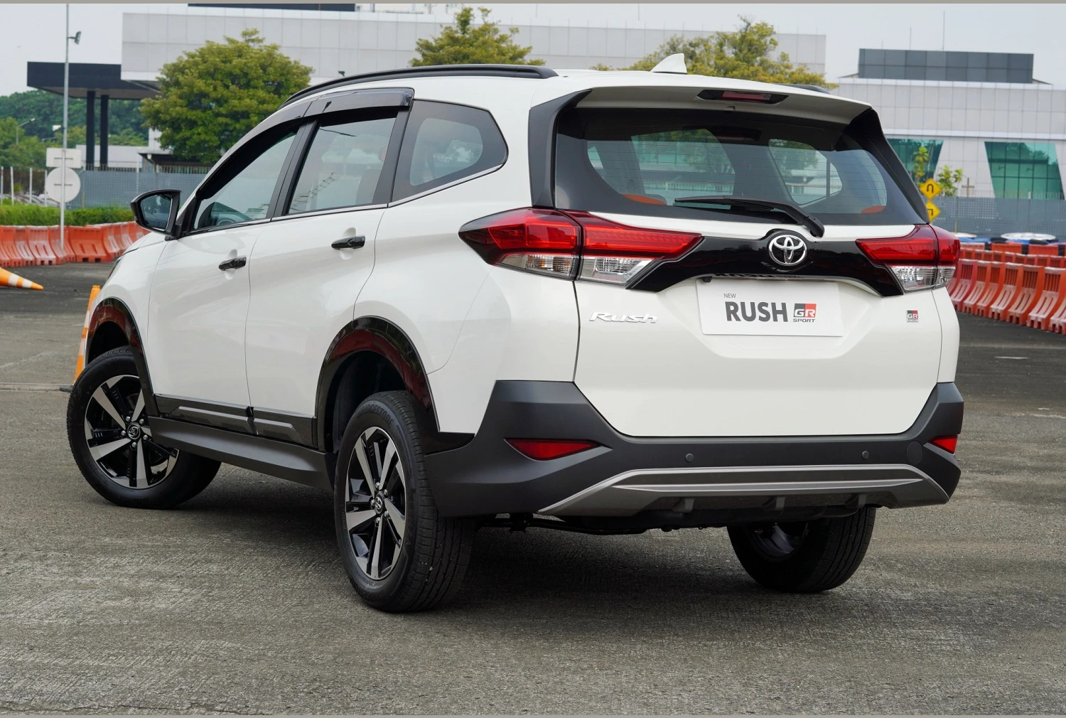 Toyota Rush, photo 2 of 6