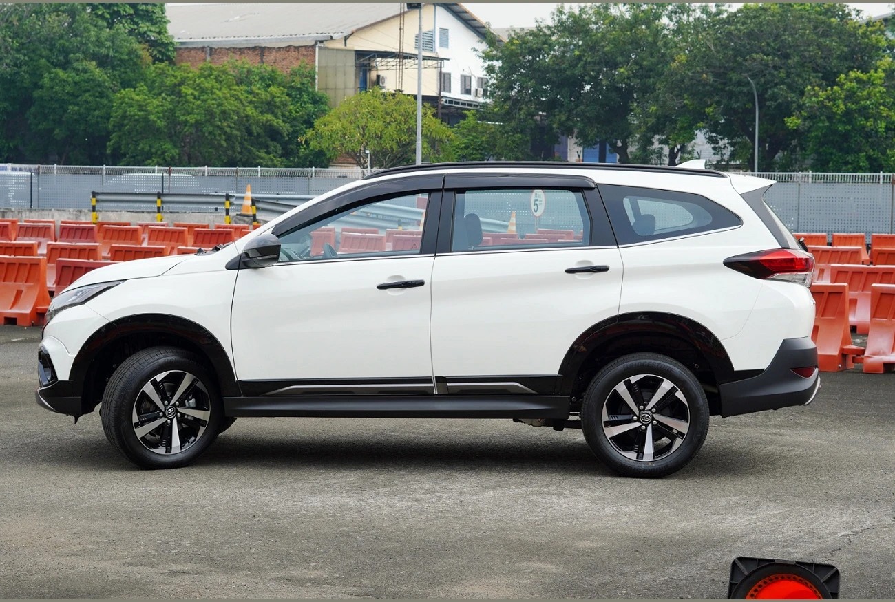 Toyota Rush, photo 3 of 6