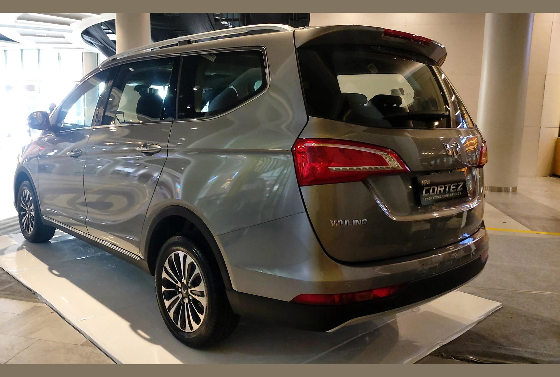Wuling Cortez, photo 2 of 6