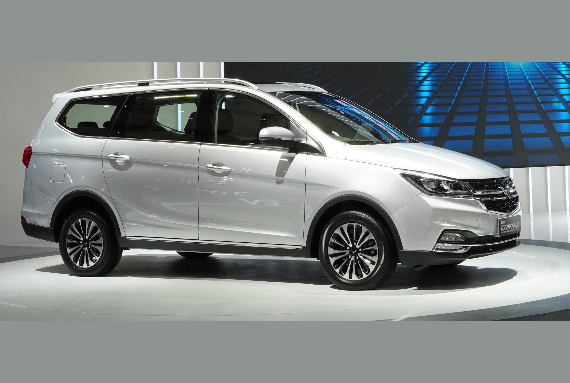 Wuling Cortez, photo 3 of 6
