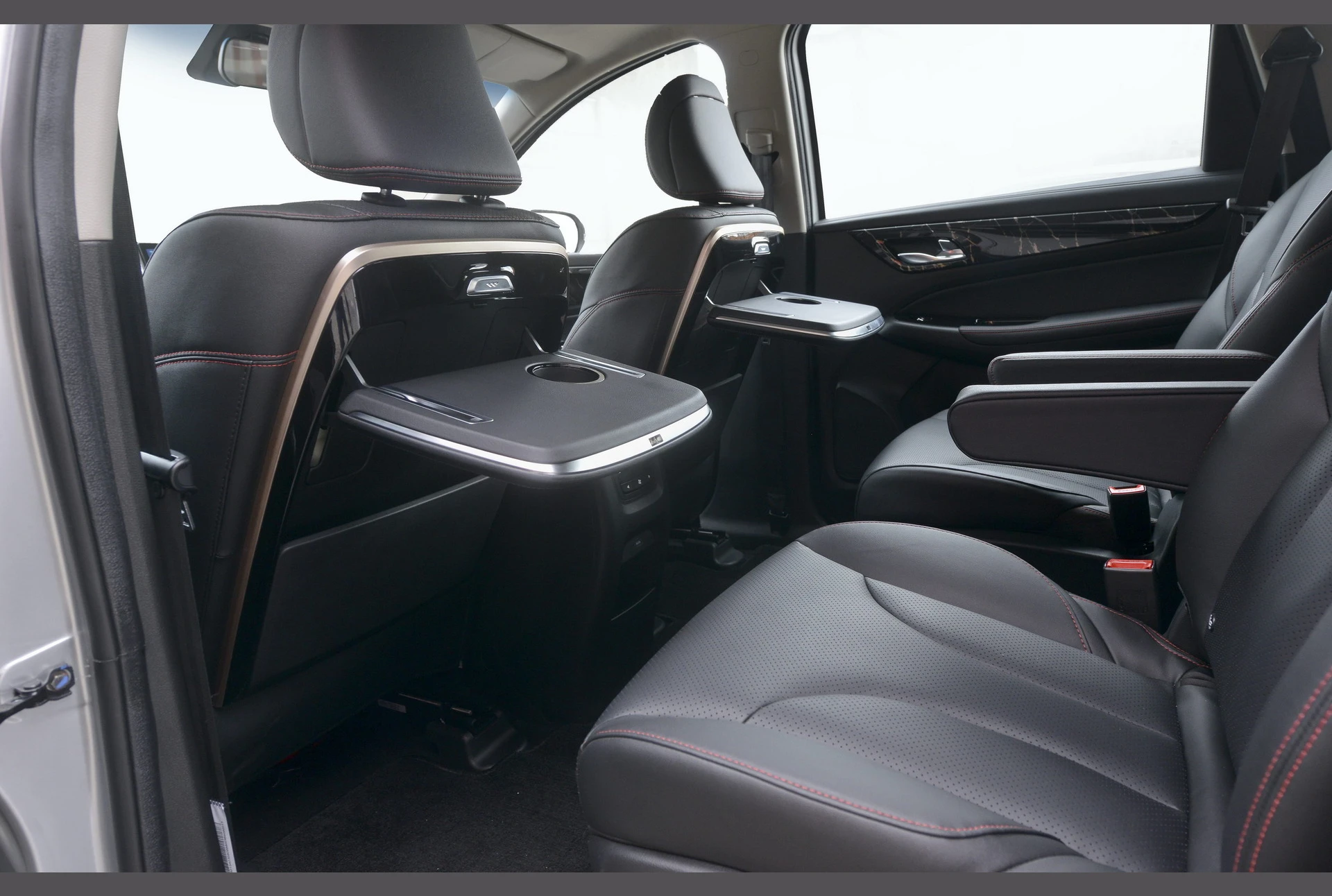 Wuling Cortez, photo 6 of 6