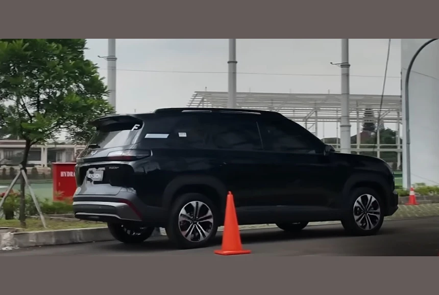 Wuling Eksion, photo 2 of 5